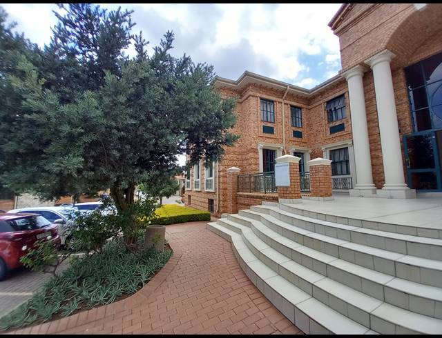 136M² OFFICE TO LET IN BRYANSTON